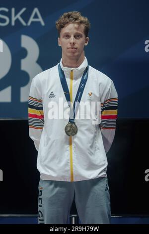 Cracovia, Polonia. 26 giugno 2023. Stef Van Campenhout, atleta belga di scherma, vincitore della medaglia di bronzo raffigurata sul podio durante la cerimonia di premiazione della gara di foil maschile, ai Giochi europei di Cracovia, in Polonia, lunedì 26 giugno 2023. I III Giochi europei, informalmente noti come Cracovia-Malopolska 2023, sono un evento sportivo internazionale in programma che si terrà dal 21 giugno al 02 luglio 2023 a Cracovia e Malopolska, in Polonia. BELGA PHOTO TEAM BELGIUM Credit: Belga News Agency/Alamy Live News Foto Stock