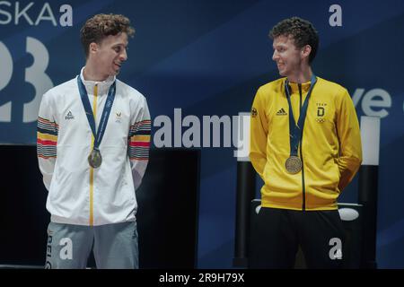 Cracovia, Polonia. 26 giugno 2023. Stef Van Campenhout, atleta belga di scherma, vincitore della medaglia di bronzo raffigurata sul podio durante la cerimonia di premiazione della gara di foil maschile, ai Giochi europei di Cracovia, in Polonia, lunedì 26 giugno 2023. I III Giochi europei, informalmente noti come Cracovia-Malopolska 2023, sono un evento sportivo internazionale in programma che si terrà dal 21 giugno al 02 luglio 2023 a Cracovia e Malopolska, in Polonia. BELGA PHOTO TEAM BELGIUM Credit: Belga News Agency/Alamy Live News Foto Stock