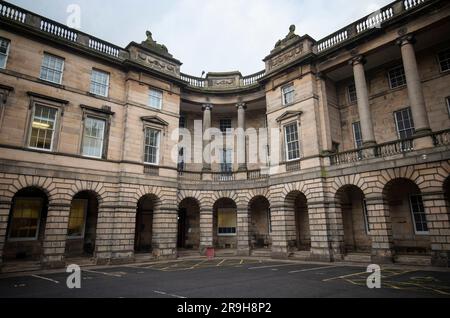 Foto del fascicolo datata 06/11/18 di una visione generale della Corte di sessione di Edimburgo, dove il più alto tribunale civile scozzese introdurrà regolarmente le trasmissioni in diretta dei suoi casi in un'ottica di maggiore trasparenza. La camera interna della Court of Session diventerà la prima corte scozzese ad avere un regolare servizio di streaming in diretta. Data di emissione: Martedì 27 giugno 2023. Foto Stock