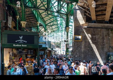 borough High Street,cibo fatto in casa,regno unito,take away,bancarelle del mercato,attrazioni di londra,london bridge,attrazione di londra,londra,londra UK,1756,borough, Foto Stock