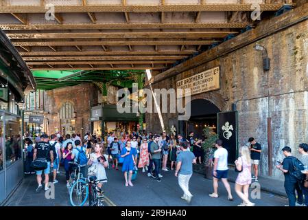 borough High Street,cibo fatto in casa,regno unito,take away,bancarelle del mercato,attrazioni di londra,london bridge,attrazione di londra,londra,londra UK,1756,borough, Foto Stock