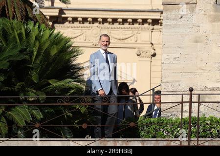 Palermo, Italia. 26 giugno 2023. IL RE DI SPAGNA FELIPE vi IL PRESIDENTE DELLA REPUBBLICA SERGIO MATTARELLA E IL PRESIDENTE DEL PORTOGALLO A PALERMO nella foto il re di Spagna Felipe vi con il presidente della Repubblica Sergio Mattarella e il presidente del Portogallo Marcelo Rebelo De Sousa visitano la cattedrale di Palermo on 4 canti e la chiesa di San Giovanni degli Eremiti credito: Agenzia fotografica indipendente/Alamy Live News Foto Stock