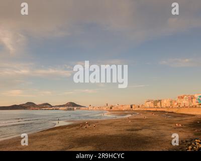 Tramonto sulla spiaggia, Las Canteras, Las Palmas de Gran Canaria, Spagna Foto Stock