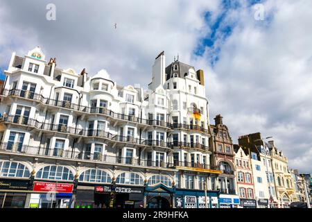 Ex palazzo del Palace Court Hotel sul lungomare di White Rock, Hastings, East Sussex, Inghilterra Foto Stock