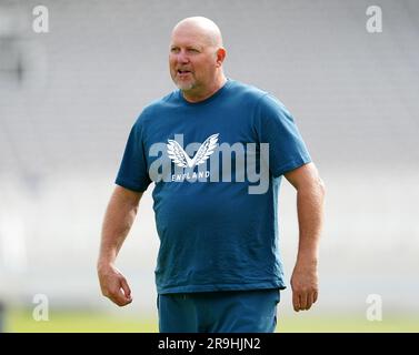 David Saker, allenatore di fast bowling inglese durante una sessione di reti al Lord's Cricket Ground, Londra. Data foto: Martedì 27 giugno 2023. Foto Stock