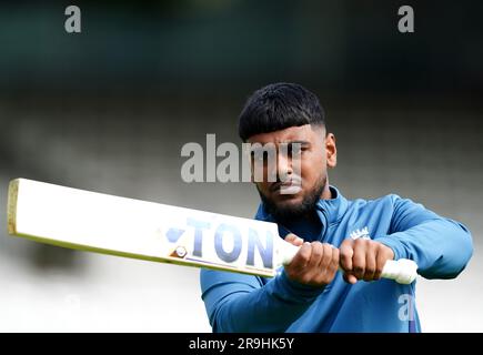 L'inglese Rehan Ahmed durante una sessione di reti al Lord's Cricket Ground, Londra. Data foto: Martedì 27 giugno 2023. Foto Stock