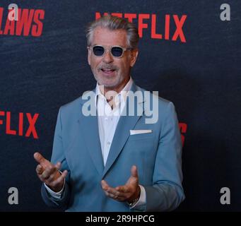 Los Angeles, Stati Uniti. 26 giugno 2023. Il membro del cast Pierce Brosnan partecipa alla prima del film commedia romantica "The Out-Laws" al Regal LA Live di Los Angeles lunedì 26 giugno 2023. Storyline: Un manager di banca che sta per sposare l'amore della sua vita. Quando la sua banca viene trattenuta dai famigerati Ghost Bandits durante la sua settimana di nozze, crede che i suoi futuri suoceri che sono appena arrivati in città siano i famigerati fuorilegge. Foto di Jim Ruymen/UPI credito: UPI/Alamy Live News Foto Stock