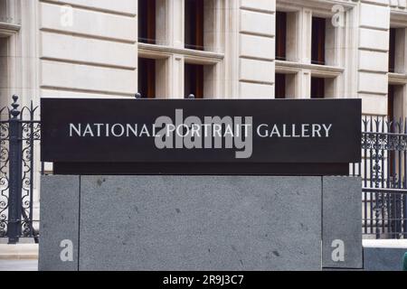 Londra, Regno Unito - 27 giugno 2023: Ingresso rinnovato alla National Portrait Gallery, vista esterna diurna. Foto Stock