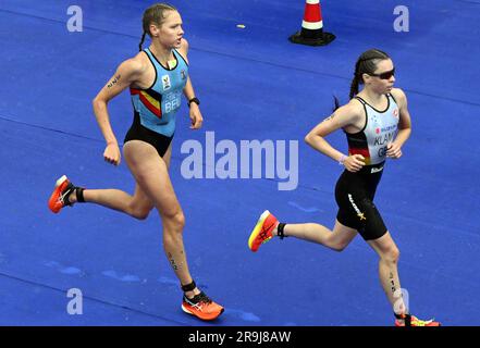 Cracovia, Polonia. 27 giugno 2023. La belga Jolien Vermeylen si appresta a vincere la medaglia di bronzo nella gara di traithlon femminile ai Giochi europei di Cracovia, in Polonia, martedì 27 giugno 2023. I III Giochi europei, informalmente noti come Cracovia-Malopolska 2023, sono un evento sportivo internazionale in programma che si terrà dal 21 giugno al 02 luglio 2023 a Cracovia e Malopolska, in Polonia. BELGA PHOTO TEAM BELGIUM Credit: Belga News Agency/Alamy Live News Foto Stock