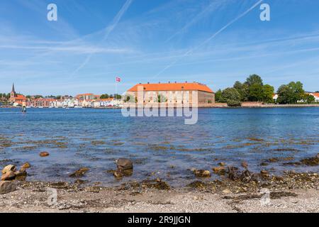 Porto e castello del XII secolo a Sønderborg, ALS, Danimarca. Visualizzazione tramite ALS Sound Foto Stock