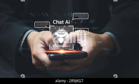 Uomo d'affari che utilizza uno smartphone chattare con un'intelligenza artificiale o intelligenza artificiale. Concetto di informazioni sui robot con tecnologia digitale. Foto Stock