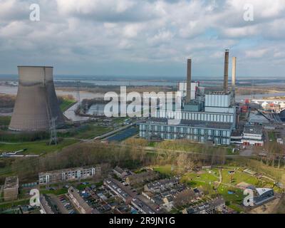 Foto aerea del drone dell'Amercentrale. Si tratta di una grande centrale elettrica a carbone e a biomassa nei Paesi Bassi Foto Stock