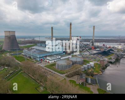 Foto aerea del drone dell'Amercentrale. Si tratta di una grande centrale elettrica a carbone e a biomassa nei Paesi Bassi Foto Stock