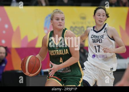 Sydney, Australia. 27 giugno 2023. Shyla Heal della squadra di pallacanestro femminile australiana ha visto in azione durante la FIBA Women's Asia Cup Division 2023 Una partita tra Australia e Taipei cinese al Quay Centre. Punteggio finale; Australia 91:45 Chinese Taipei. Credito: SOPA Images Limited/Alamy Live News Foto Stock