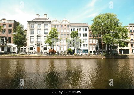 Amsterdam, capitale dei Paesi Bassi, ha più di 100 chilometri di pascolo, circa 90 isole e 1.500 ponti. Foto Stock