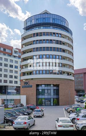 Belgrado, Serbia - 19 giugno 2023: Edificio dell'Ufficio dell'Associazione degli assicuratori serbi, organizzazione no profit, a New Belgrado. Foto Stock