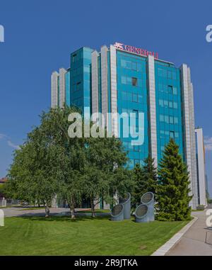 Belgrado, Serbia - 19 giugno 2023: Edificio dell'Ufficio della compagnia di assicurazioni generale a New Belgrado Sunny Summer Day. Foto Stock