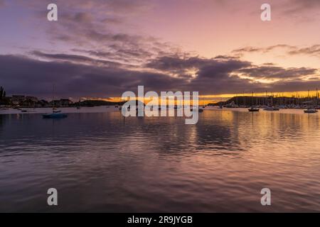 Piccole barche nel Magenta Port Sud, baia, Noumea, Nuova Caledonia Foto Stock