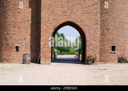 Ingresso al castello medievale di Doornenburg a Doornenburg nei Paesi Bassi Foto Stock