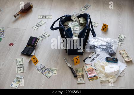 Borsone Full Black Duffel Bag di Hundred Dollar Bills Foto Stock