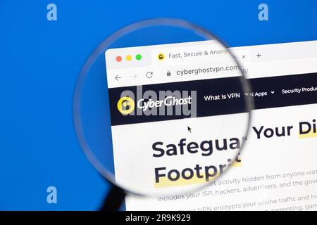 Ostersund, Svezia - 12 febbraio 2023: Homepage di CyberGhost VPN. CyberGhost è un'azienda di software che fornisce una rete privata virtuale. Foto Stock