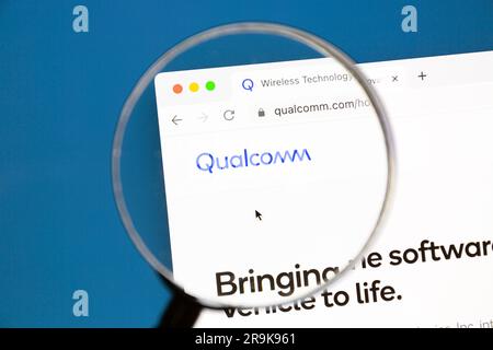 Ostersund, Svezia - Marte 11, 2023: Qualcomm homepage. Qualcomm è una multinazionale americana con sede a San Diego. Foto Stock