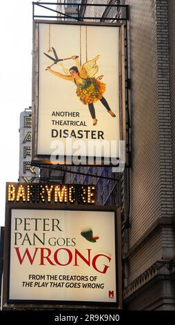 Peter Pan si sbaglia dai creatori della commedia che va male al Barrymore Theater Broadway Manhattan NYC Foto Stock