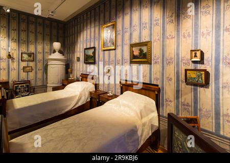 Camera da letto del XIX secolo nel 'Muzeumnegyed' (quartiere dei Musei) il giorno della notte dei Musei, Sopron, Ungheria Foto Stock