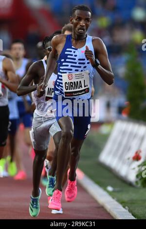 Ostrava, Repubblica Ceca. 27 giugno 2023. L'atleta etiope Lamecha Girma gareggia nella corsa maschile di 1500 metri durante il 63° Golden Spike Ostrava, evento annuale di atletica, parte del IAAF World Challenge Meetings, a Ostrava, Repubblica Ceca, il 27 giugno 2023. Crediti: Jaroslav Ozana/CTK Photo/Alamy Live News Foto Stock