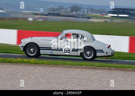 Marc Gordon, Read Gomm, Jaguar XK140, MRL RAC Woodcote Trophy & Stirling Moss Trophy for Pre-'56 & Pre-'61 Sports Cars, una gara di un'ora con Icon Foto Stock