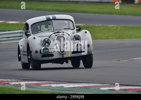 Marc Gordon, Read Gomm, Jaguar XK140, MRL RAC Woodcote Trophy & Stirling Moss Trophy for Pre-'56 & Pre-'61 Sports Cars, una gara di un'ora con Icon Foto Stock