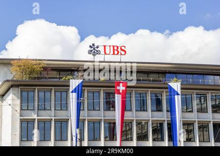 Zurigo, Svizzera - 19 aprile 2021. Banca UBS nel centro finanziario svizzero della città di Zurigo. UBS Bank è la più grande banca svizzera attiva a livello globale Foto Stock