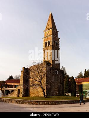 Vista dell'antico monastero di San Barnardin vicino a Pirano e Portoroz, Slovenia Foto Stock