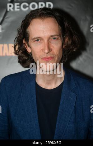 Riverside Studios, Londra, Regno Unito. 27 giugno 2023. Il regista Anderson Davis partecipa alla serata Press di Tarantino Live: Fox Force Five e The Tyranny of Evil Men ai Riverside Studios. Credito: Vedere li/Picture Capital/Alamy Live News Foto Stock