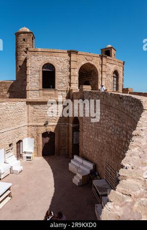 Il bastione di Essaouira con i suoi cannoni medievali in bronzo, Marocco Foto Stock