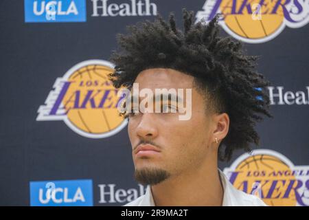 Los Angeles, Stati Uniti. 27 giugno 2023. La nuova scelta dei Los Angeles Lakers Jalen Hood-Schifino partecipa a una conferenza stampa a El Segundo. (Foto di Ringo Chiu/SOPA Images/Sipa USA) credito: SIPA USA/Alamy Live News Foto Stock