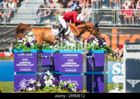 Kent Farrington del Team USA partecipa alla Coppa delle nazioni FEI il 6 giugno 2023 a Langley, in Canada. Foto Stock