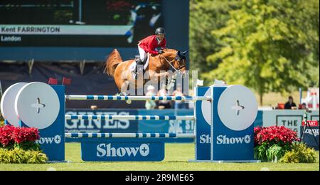 Kent Farrington del Team USA partecipa alla Coppa delle nazioni FEI il 6 giugno 2023 a Langley, in Canada. Foto Stock