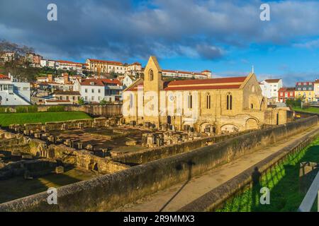 Museo di scavato complesso del chiostro di Santa Clara Velha a Coimbra, Portogallo Foto Stock