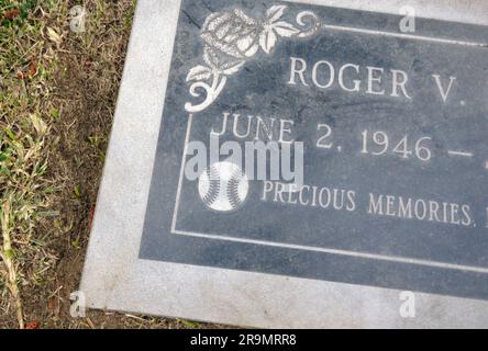 Glendora, California, USA 26 giugno 2023 il giocatore di Beaseball della Major League Roger Freed grave in Garden of Devotion all'Oakdale Memorial Park il 26 giugno 2023 a Glendora, California, USA. Foto di Barry King/Alamy Stock Photo Foto Stock