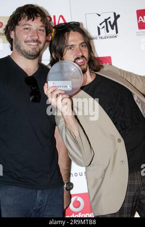 Ben Gillies e Chris Joannou di Silverchair al sesto annuale aria (Australian Recording Industry Association) Chart Awards Sydney, Australia - 06.03.08 Foto Stock