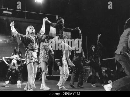 Heatre / Theatre, musical, 'Hair', versione tedesca, regista: Werner Schmid, BERTRAND CASTELLI, DIRITTI AGGIUNTIVI-AUTORIZZAZIONE-INFO-NON-DISPONIBILE Foto Stock
