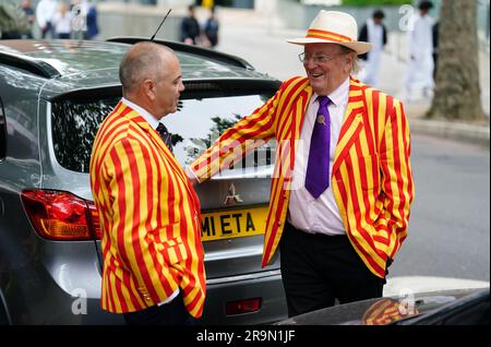 I membri dell'MCC prima del primo giorno del secondo test match degli Ashes a Lord's, Londra. Data foto: Mercoledì 28 giugno 2023. Foto Stock