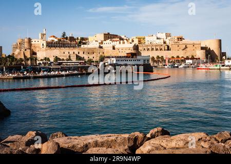 Melilla la Vieja Old Melillais il nome di una grande fortezza che sorge immediatamente a nord del porto di Melilla. È un cit spagnolo autonomo Foto Stock