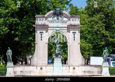 monumento ai caduti nella prima guerra mondiale nel villaggio di Chartres, nella regione Centre-Val de Loire, Francia Foto Stock