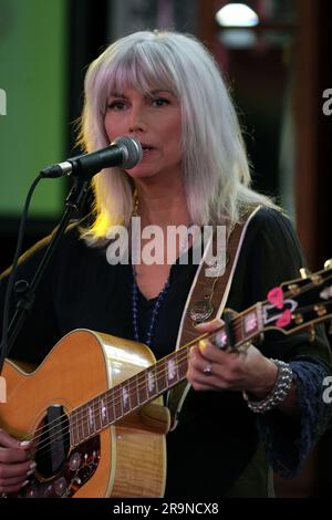 Emmy Lou Harris, la pluripremiata first lady americana di folk-bluegrass e country, offre un'anteprima anticipata in vista del suo spettacolo principale al "Festival First Night", che si tiene ogni anno nel mese di gennaio in Australia Sydney, Australia - 07.01.11 Foto Stock