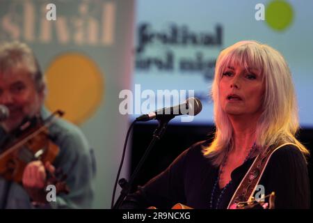 Emmy Lou Harris, la pluripremiata first lady americana di folk-bluegrass e country, offre un'anteprima anticipata in vista del suo spettacolo principale al "Festival First Night", che si tiene ogni anno nel mese di gennaio in Australia Sydney, Australia - 07.01.11 Foto Stock