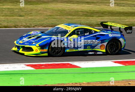 Racing Ferrari Challenge Car presso Brands Hatch, Regno Unito Foto Stock