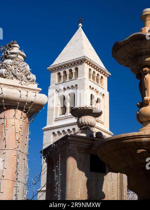 Con oltre 5000 anni di storia turbolenta alle spalle, Yerushalayim (Gerusalemme) è una delle città più antiche del mondo. In modo unico, è sacro per tre Foto Stock