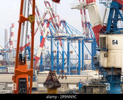 L'antica Ashdod è ora la sesta città più grande di Israele. Situato sulla costa mediterranea, è diventato uno dei più importanti centri industriali Foto Stock